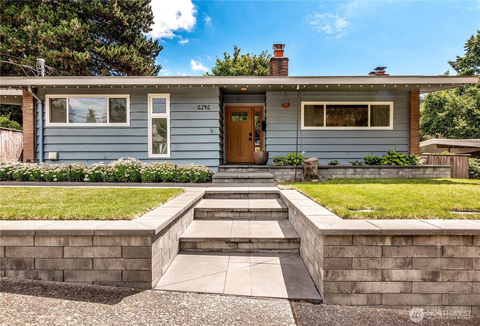 Property Photo:  6246  39th Avenue NE  WA 98115 