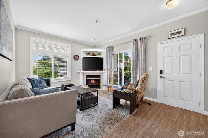 Property Photo:  6117  Isaac Avenue SE H-14  WA 98092 