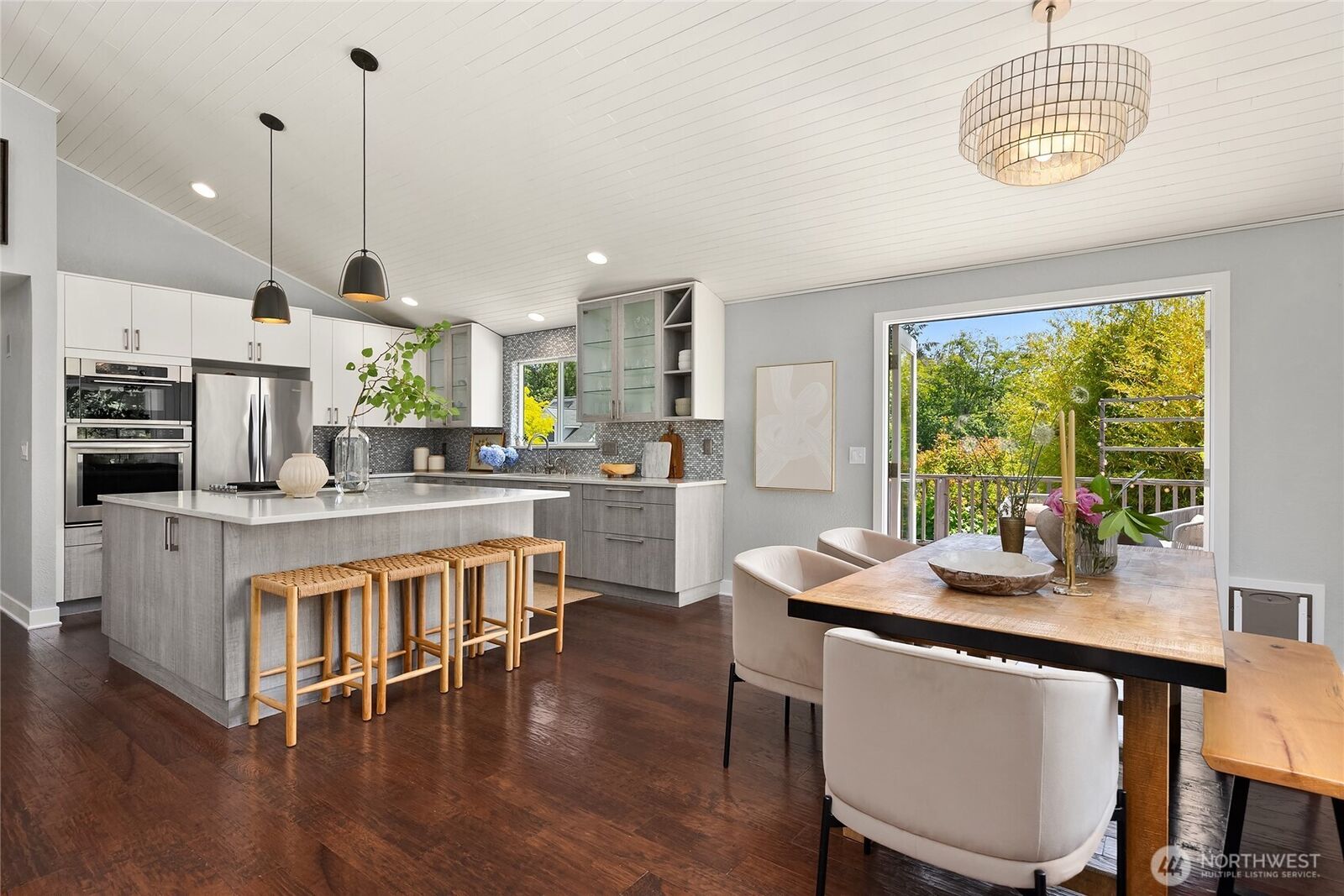Property Photo: 7563 NE Emerald Way WA 98110