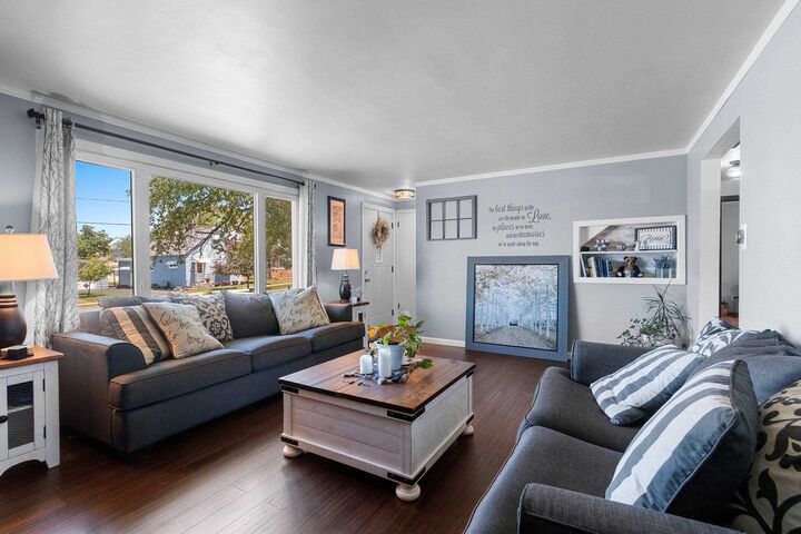 Property Photo:  701 E 10th Street  WI 54130-2861 