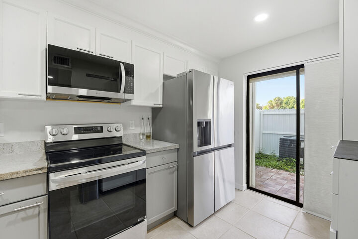 Property Photo: 642 NE 195th Street FL 33179