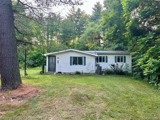Property Photo: 975 Boshaw Drive MI 48412