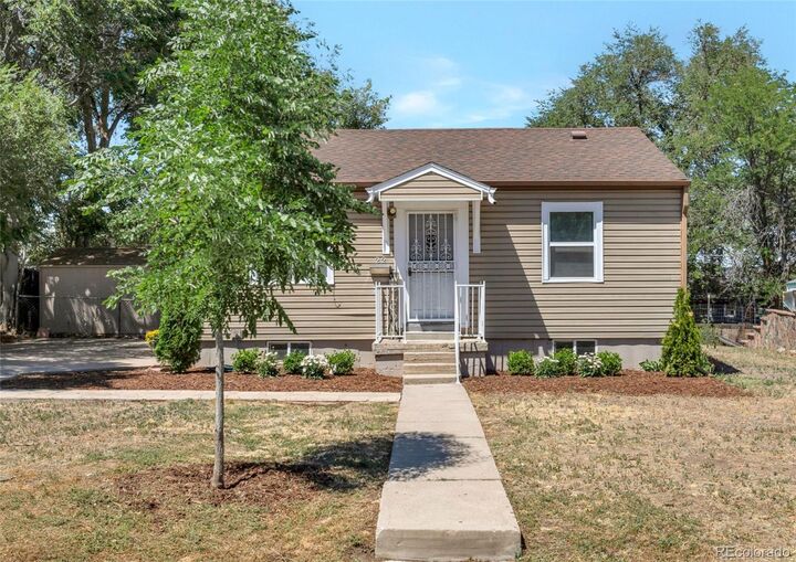 Property Photo:  22 Bryant Way  CO 80219 
