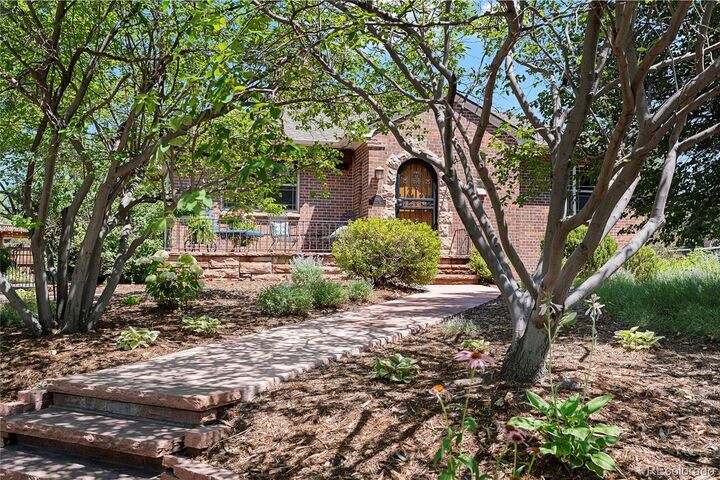 Property Photo: 1090 Bonnie Brae Boulevard CO 80209