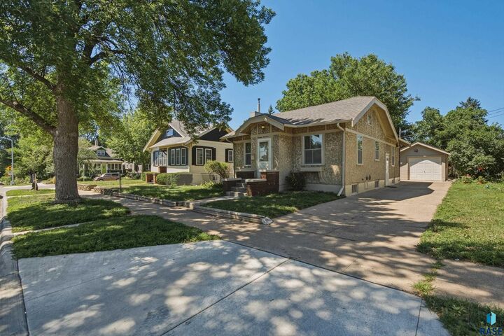 Property Photo:  1314 W 10th St  SD 57104 