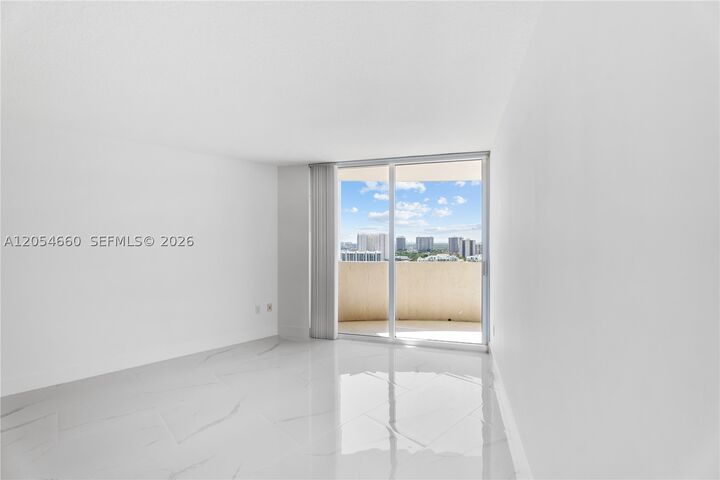 Property Photo: 19501 W Country Club Dr 2506 FL 33180