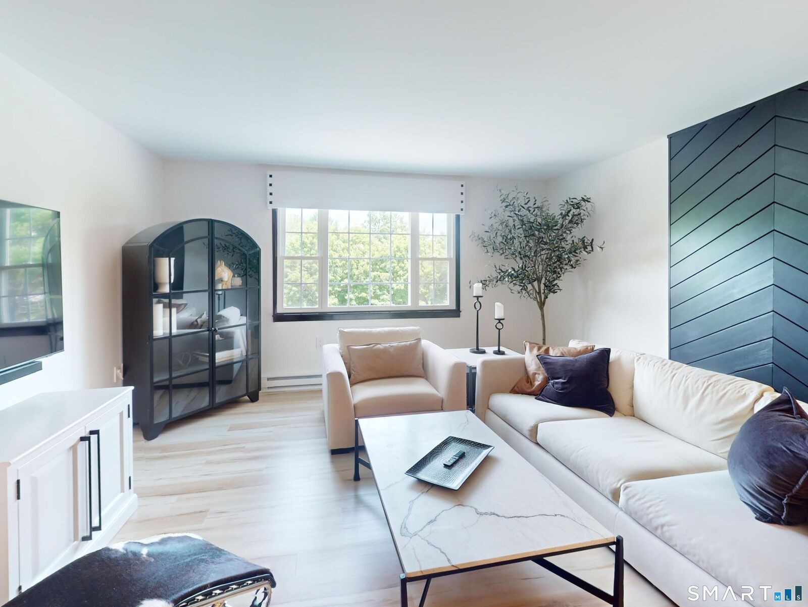 Property Photo:  73 Horse Pond Road E  CT 06420 