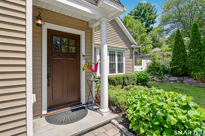Property Photo: 12 Cottage Place CT 06611
