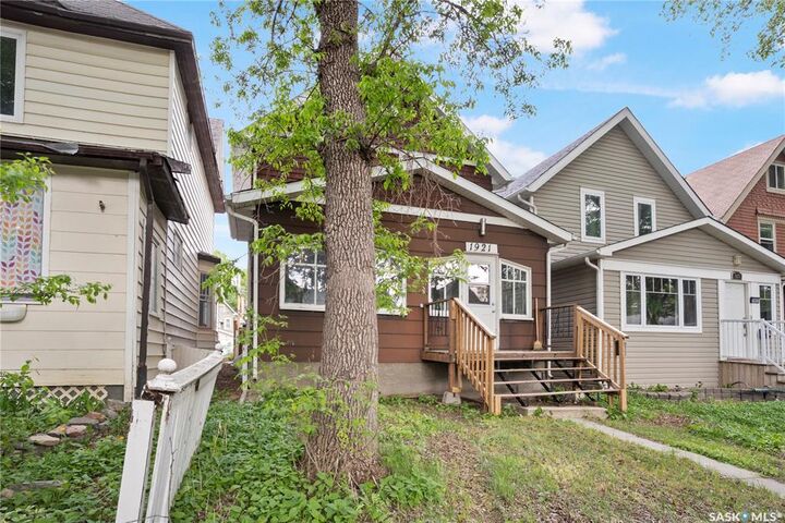 Property Photo:  1921 Garnet Street  SK S4T 2Z5 