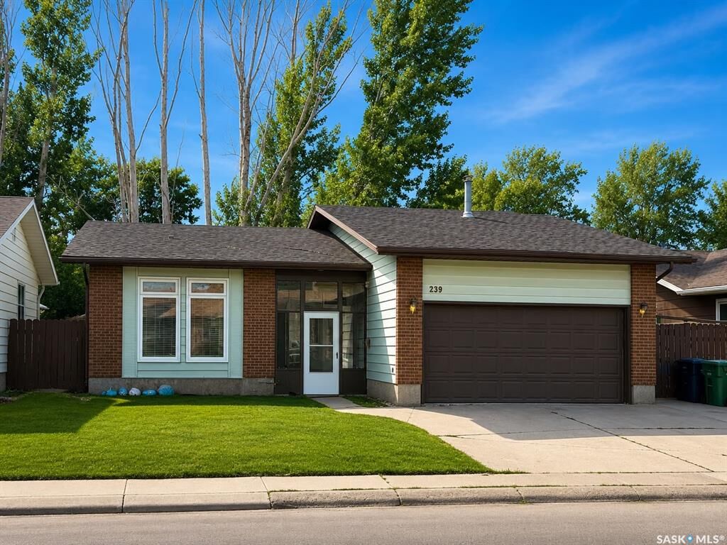 Property Photo:  239 Kenosee Crescent  SK S7K 3T1 