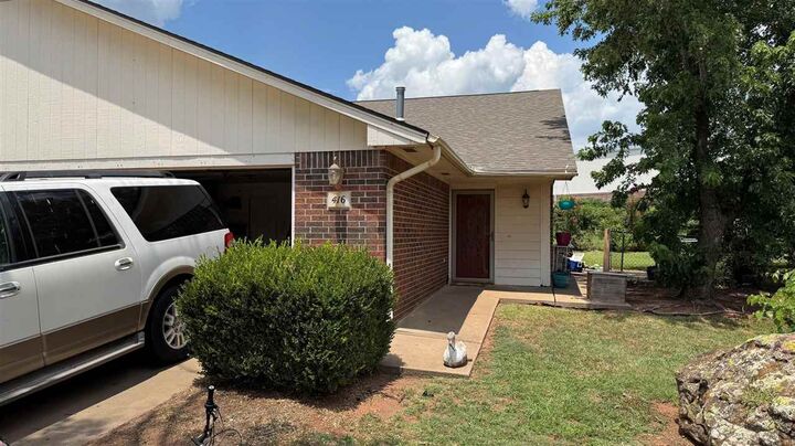 Property Photo: 414-416 E Britton Court OK 74075