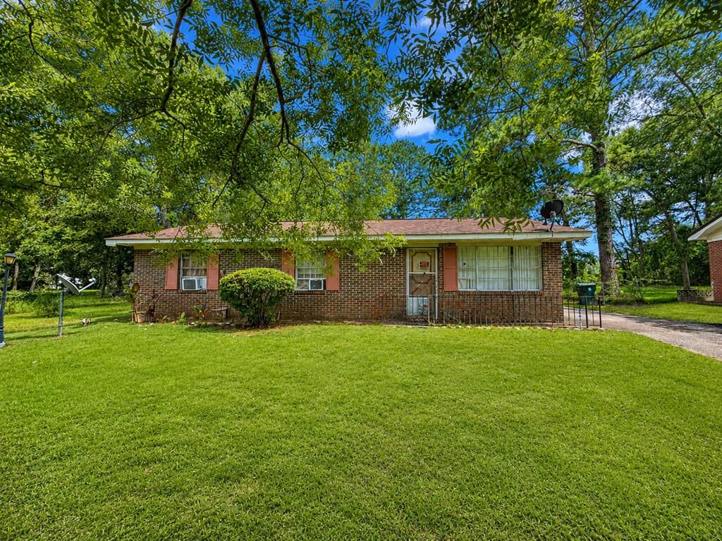 Property Photo:  914 Wendell Ave.  AL 36303 