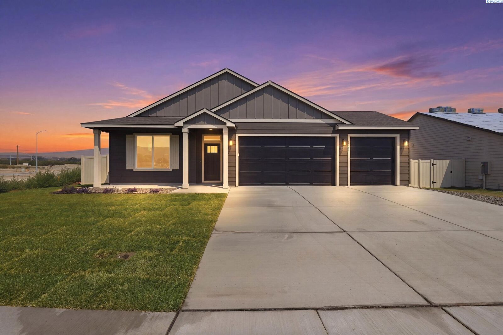 Property Photo:  1504 W Williams Rd  WA 99320 