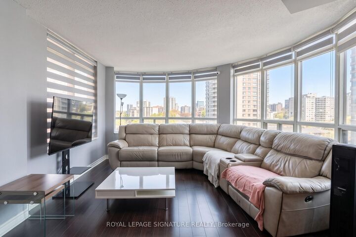 Property Photo:  3880 Duke Of York Boulevard 906  ON L5B 4M7 