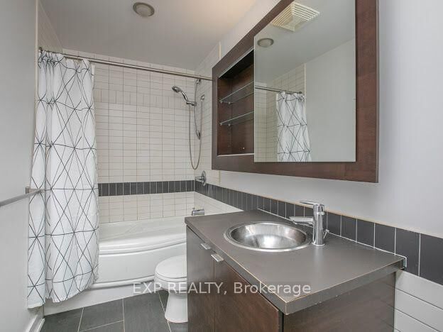 Property Photo: 324 Laurier Avenue W 1401 ON K1P 0A4