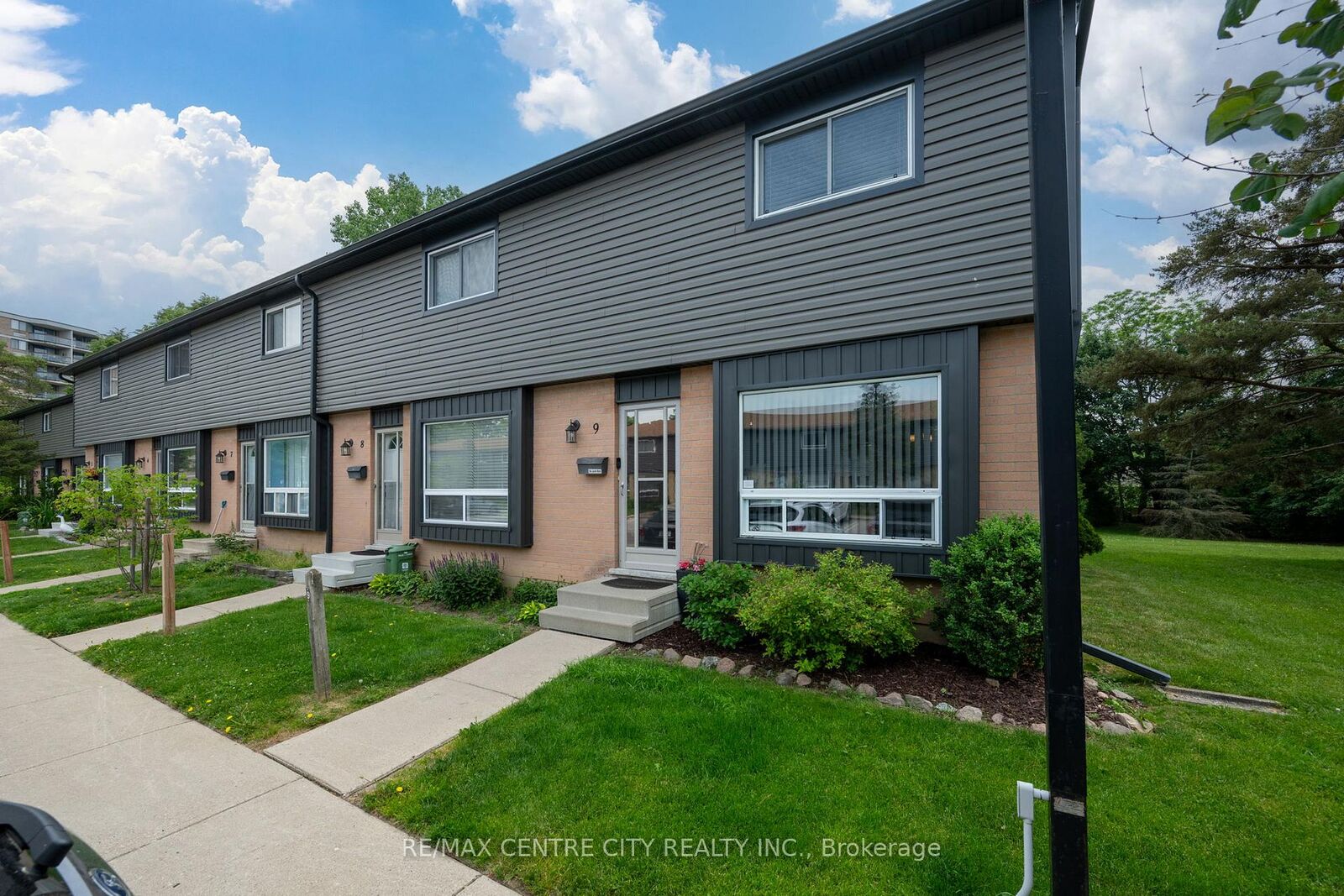 Property Photo: 475 Sandringham Crescent 9 ON N6C 5B9