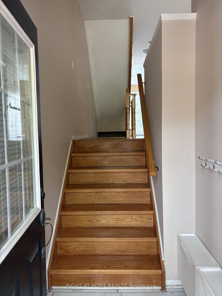 Property Photo:  5030 Heatherleigh Avenue 127  ON L5V 2G7 