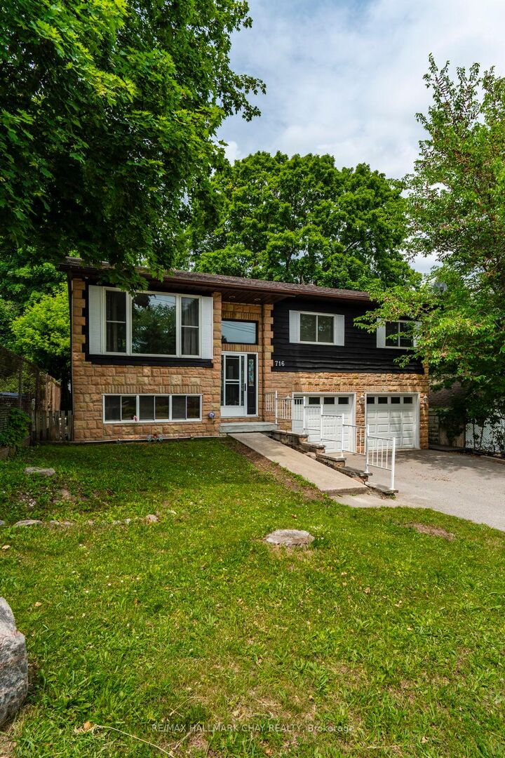 Property Photo: 716 Dominion Avenue ON L4R 1S6