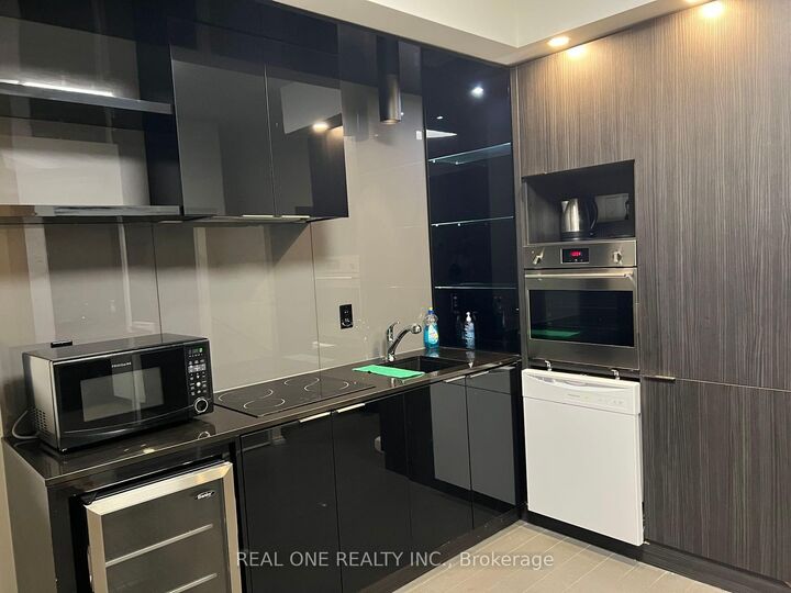 Property Photo: 70 Temperance Street 408 ON M5H 0B1