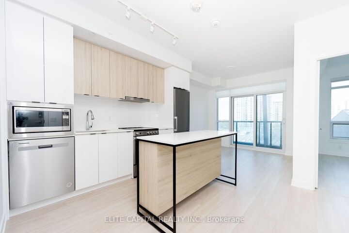 Property Photo: 50 Upper Mall Way 428 ON L4J 0L8