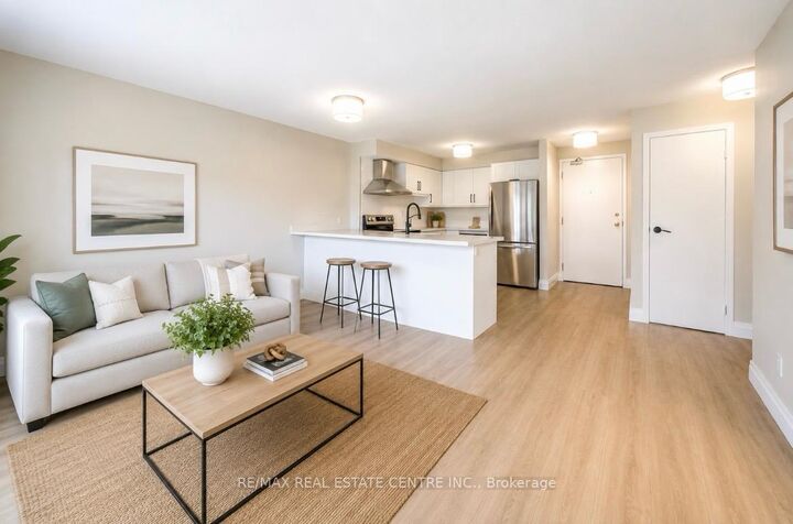 Property Photo: 30 Hugo Crescent 107 ON N2M 3Z2