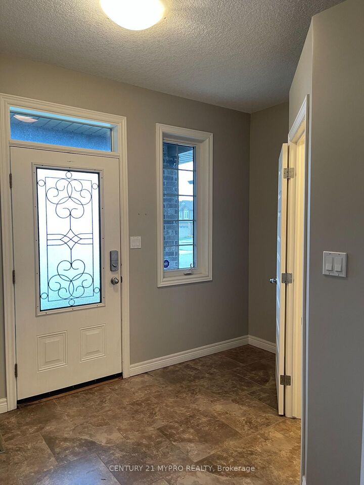 Property Photo:  1005 Oakcrossing Gate  ON N6H 0E9 