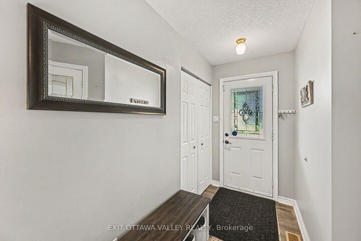 Property Photo:  11 Maple Drive  ON K7S 3V3 