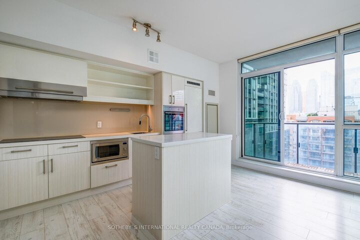 Property Photo: 39 Sherbourne Street 1004 ON M5A 2P6