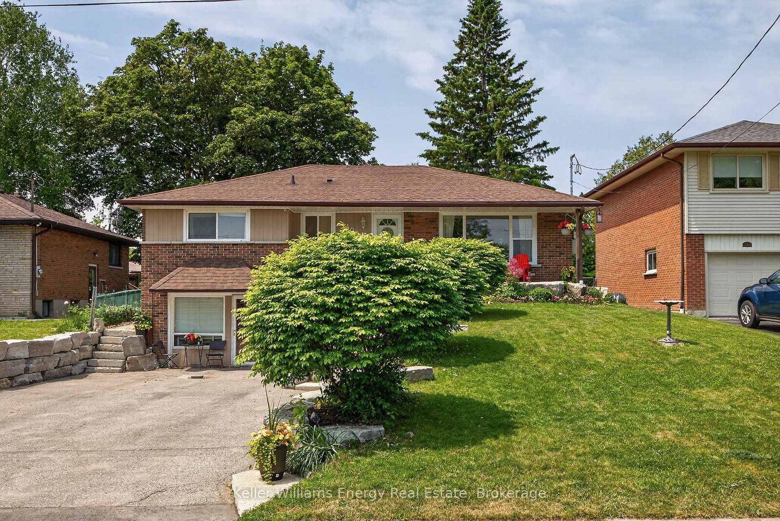 Property Photo:  405 Bernhard Crescent  ON L1G 2B7 