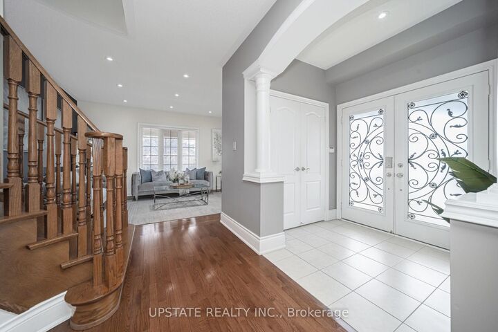 Property Photo: 2 Beachville Circle ON L6X 0V4