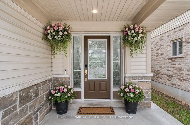 Property Photo: 121 Steeplechase Way ON N2K 0E7