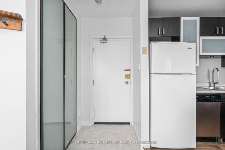 Property Photo:  114 Vaughan Road 407  ON M6C 2M1 