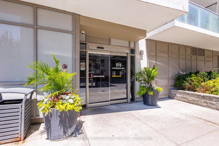 Property Photo: 816 Lansdowne Avenue 1409 ON M6H 4K6