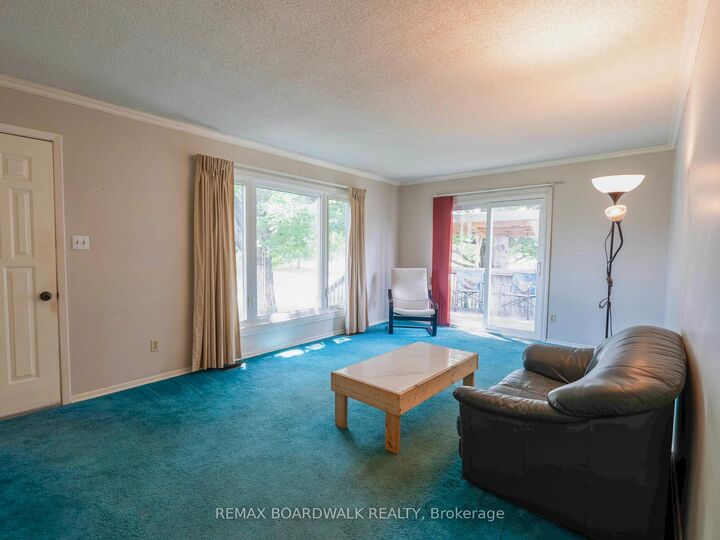 Property Photo: 5 Laurentian Place ON K7S 2X8