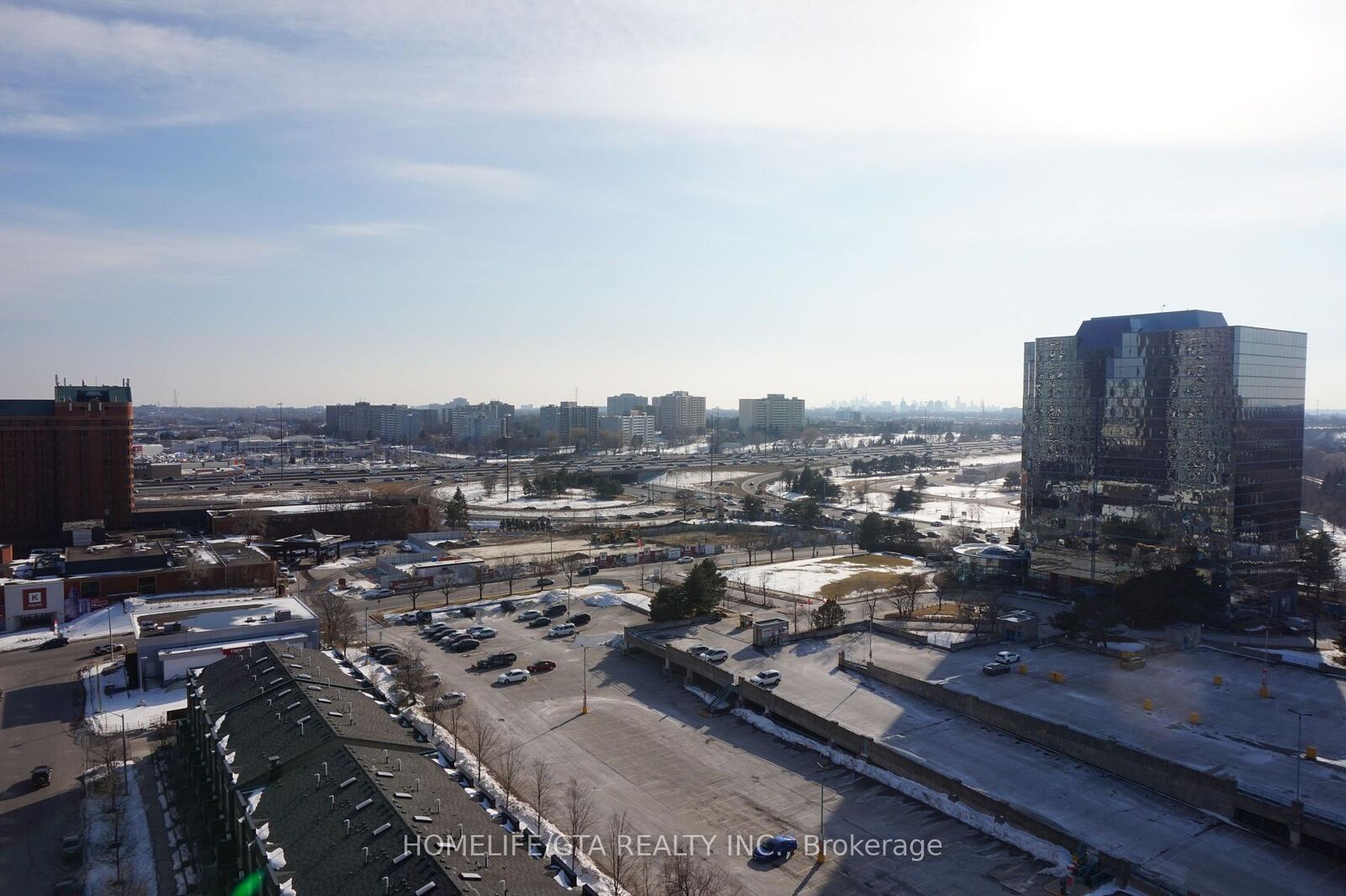 Property Photo: 275 Village Green Square 1522 ON M1S 0L8