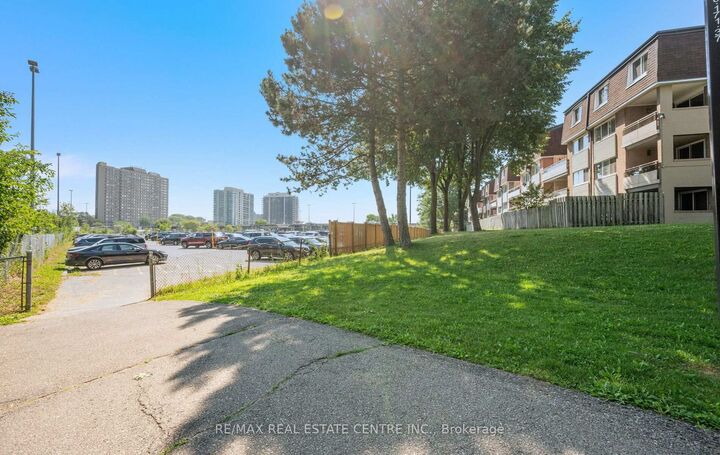 Property Photo: 2170 Bromsgrove Road 2 ON L5J 4J2