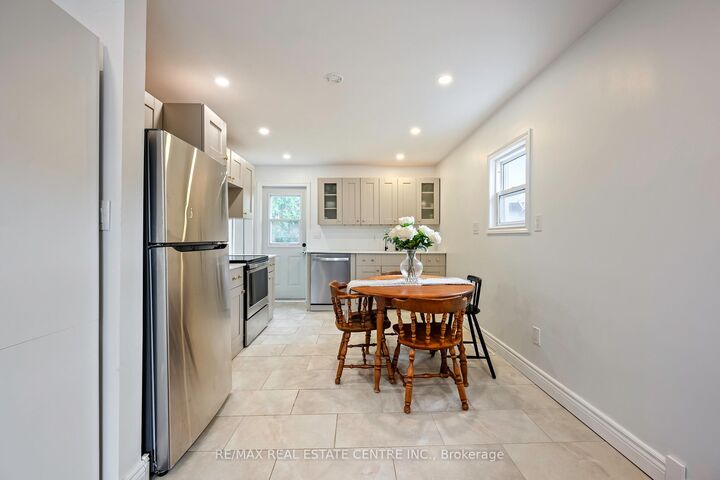 121 Proton Street N — photo 1