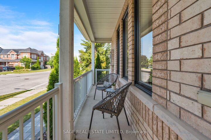Property Photo:  51 Pedersen Drive  ON L4G 7R2 