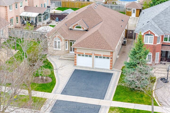 Property Photo: 222 Caproni Drive ON L6A 1X7