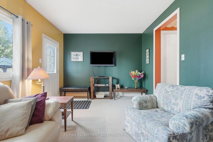 Property Photo: 185 Denistoun Street 5 ON L3C 6J6