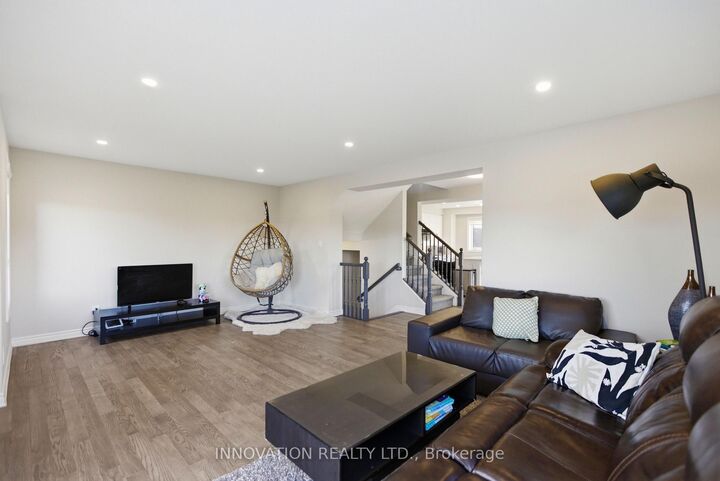 Property Photo: 120 Kyanite Lane ON K2J 7B5