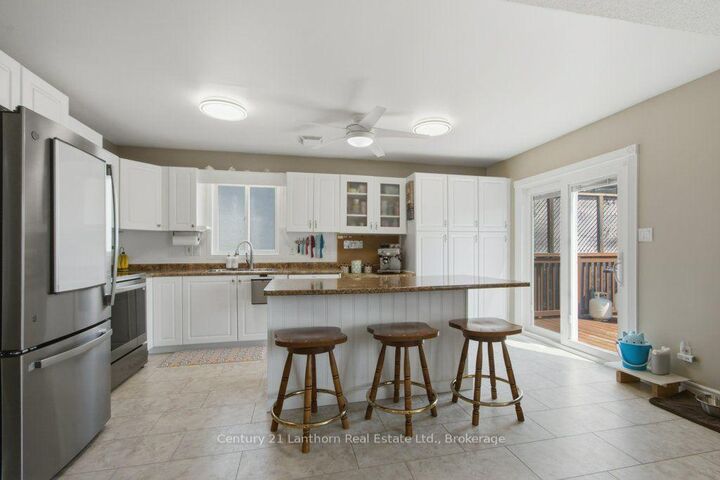 Property Photo: 17 Mayhew Drive ON K8V 6W9