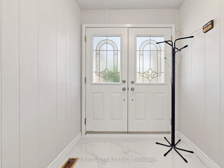 Property Photo: 41 Burnview Crescent ON M1H 1B4