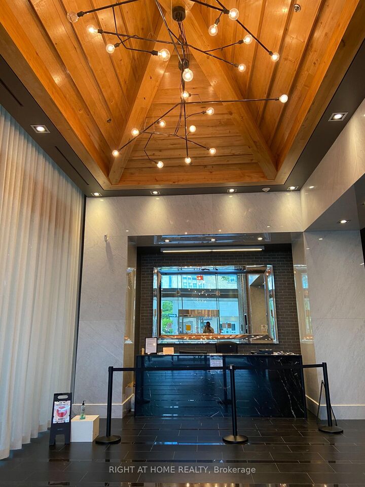 Property Photo:  210 Simcoe Street 802  ON M5T 0A9 