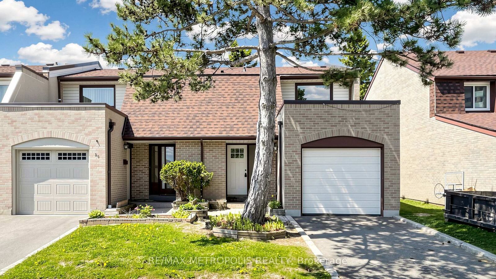 Property Photo:  11 Livonia Place 18  ON M1E 4W5 