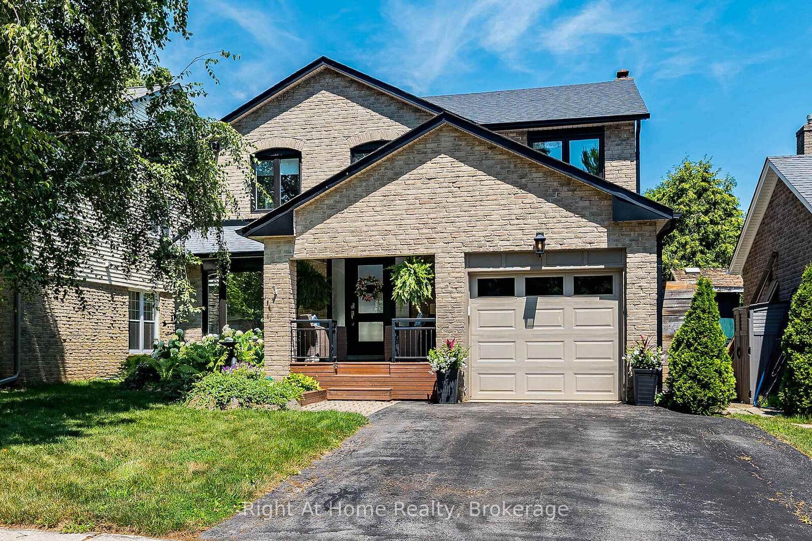 Property Photo: 3287 Victoria Street ON L6L 5T5