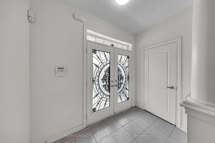 Property Photo: 38 Pinedale Avenue ON L7C 3Z6