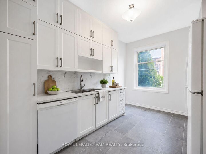 Property Photo:  301 Somerset Street E  ON K1N 6V9 