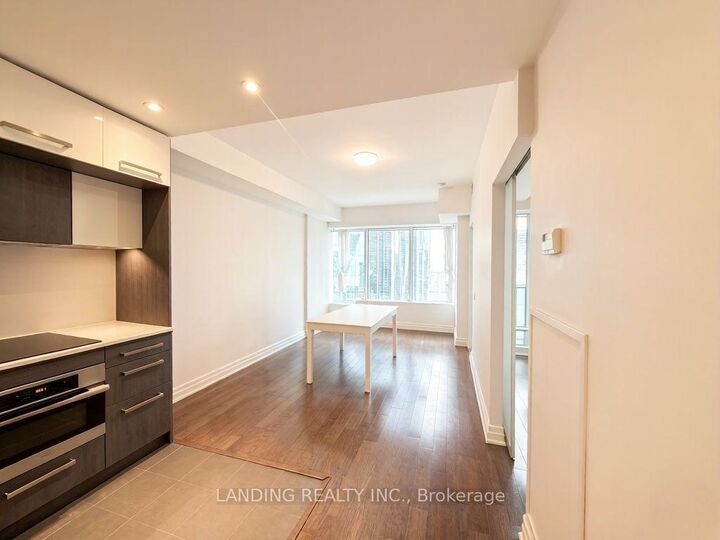 Property Photo:  8 The Esplanade Avenue 3304  ON M5E 0A6 