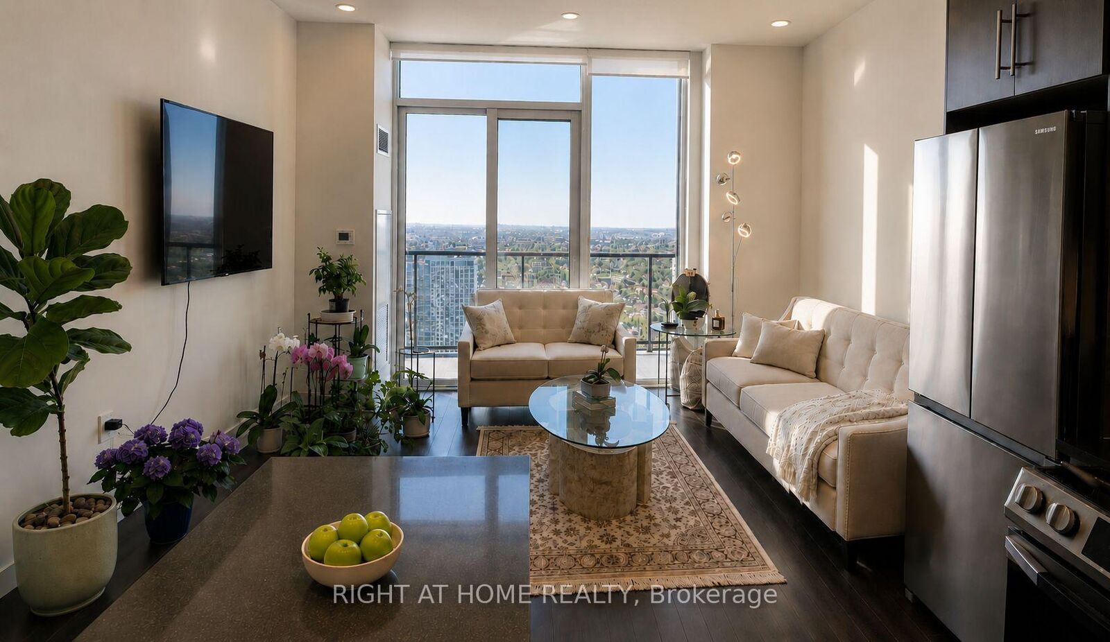 Property Photo:  95 Oneida Crescent Ph12  ON L4B 0H5 
